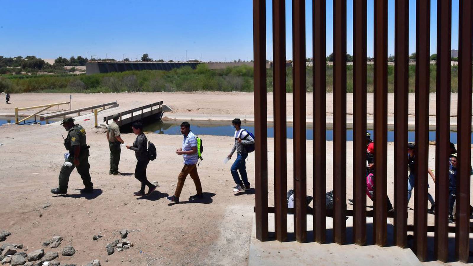 AMLO afirma que flujo de migrantes está bajando en el norte de México