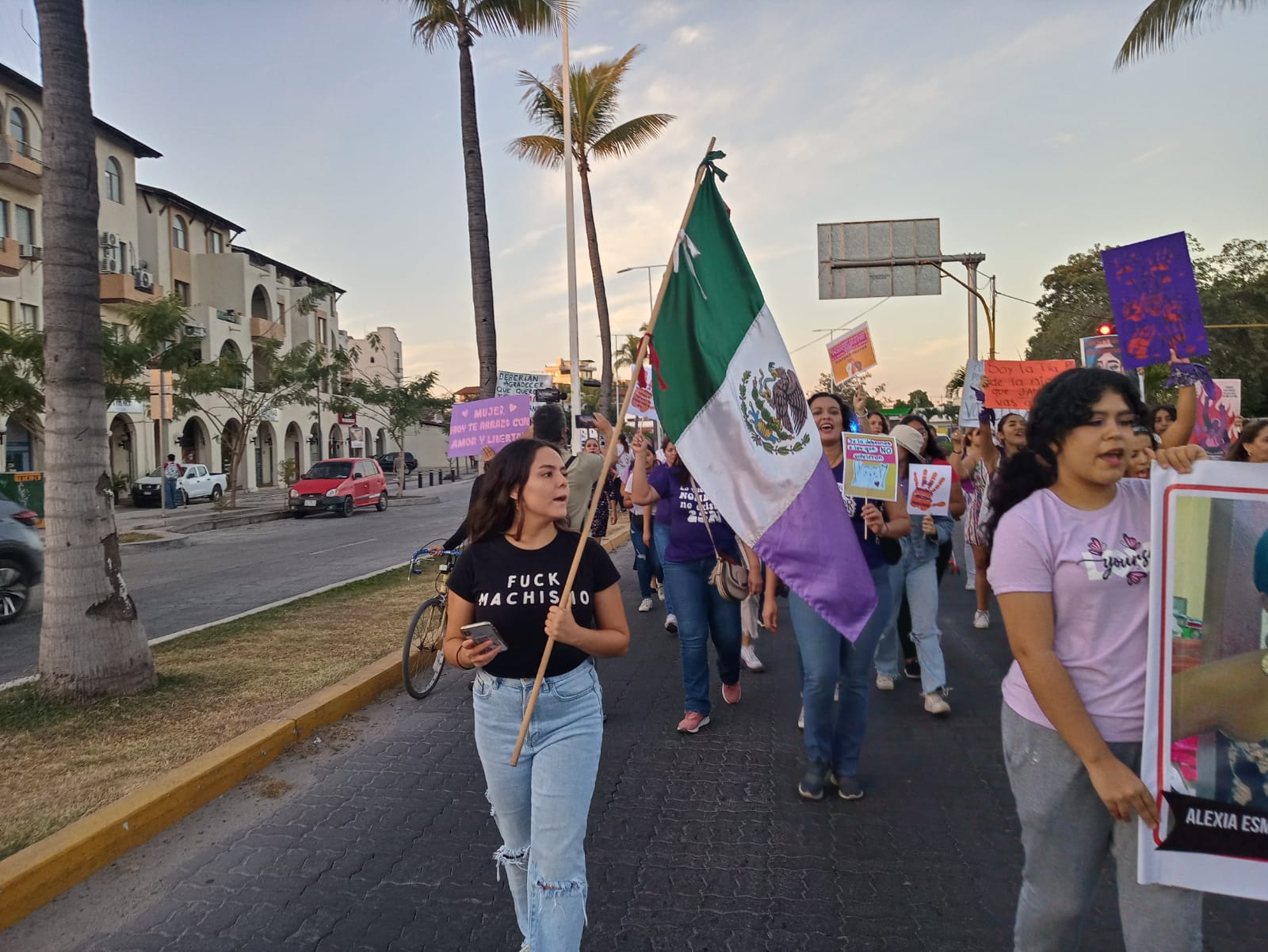 Acusan A Personal De La UdeG De Impedir A Estudiantes Acudir A La ...