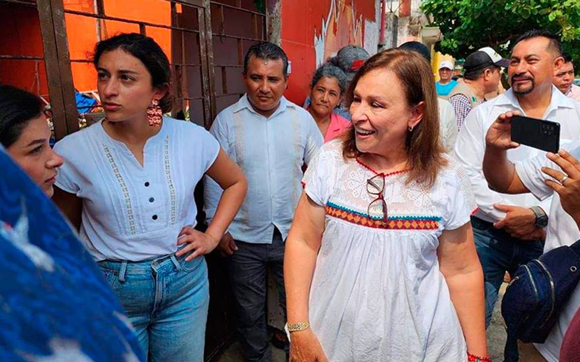 Abuchean A Rocío Nahle, Candidata De Veracruz, Al Momento De Emitir Su Voto