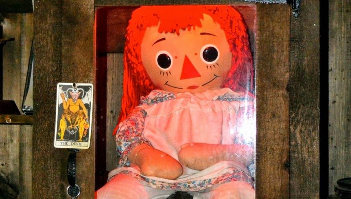 Reportan En Redes La Desaparición De La Muñeca Anabelle Del Museo De Los Warren 3726